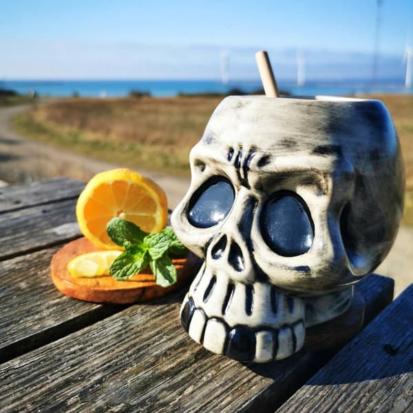 Tiki Dødningehoved 70 cl Grå