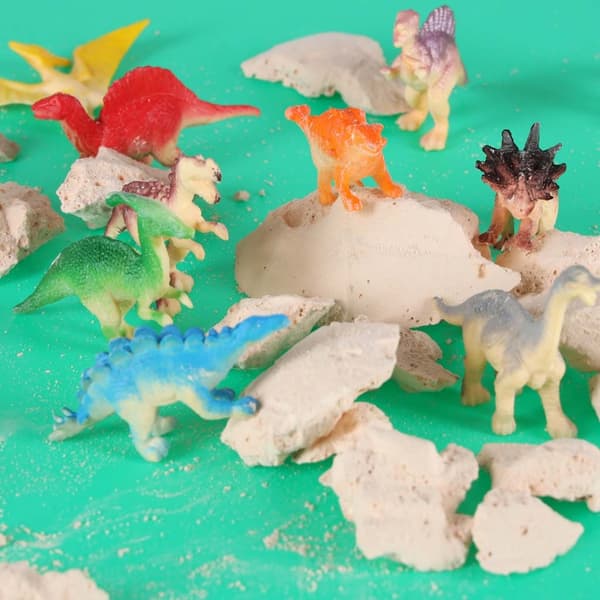 Dinosauruksen muna 12 dinosaurusta + tarvikkeet