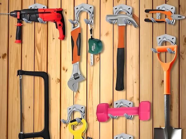 Seinäkoukut 20 kpl - Metallikoukut ruuveilla