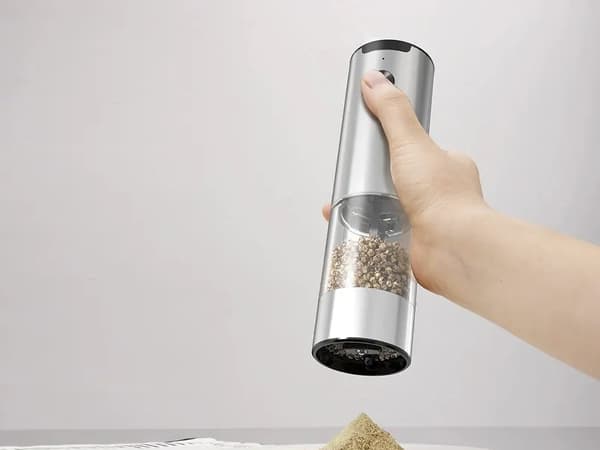 Elektrisk salt- och pepparkvarn med justerbar grovhetskontroll