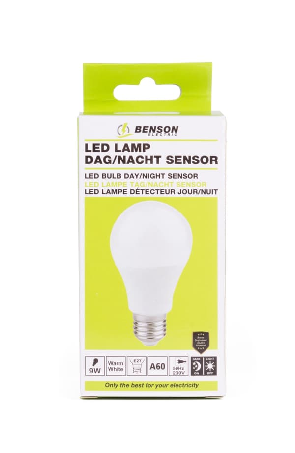LED-lampa E27 A60 9 W + dagsljussensor varmvit