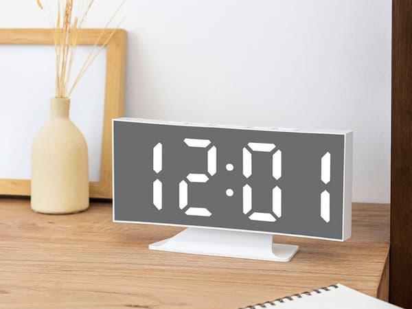 Digitaalinen kello LED-hälytyspeili USB