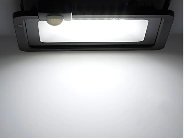 Halogenstrålkaster LED 100W 6000K med skumringssensor IP66