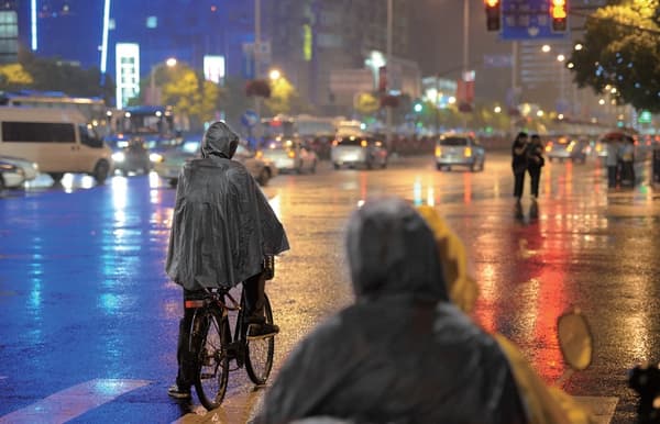 Sadeponcho, kestävä, musta