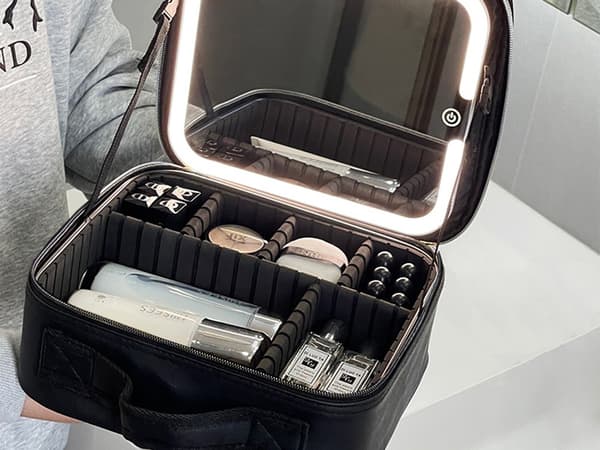 Sminkveske med LED-speil