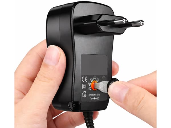 Universal strømadapter justerbar 3V-12V 6 stik