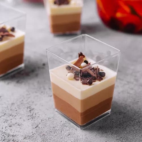 Firkantede plastbeger til mousse og dessert – 160 ml- 150-Pak