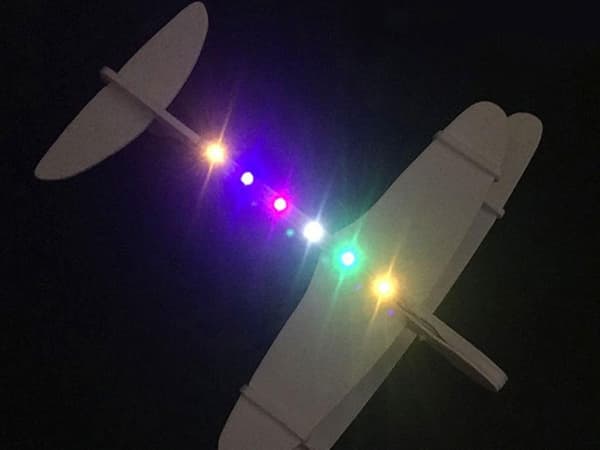 Flylegetøj skum - USB LED-svævefly