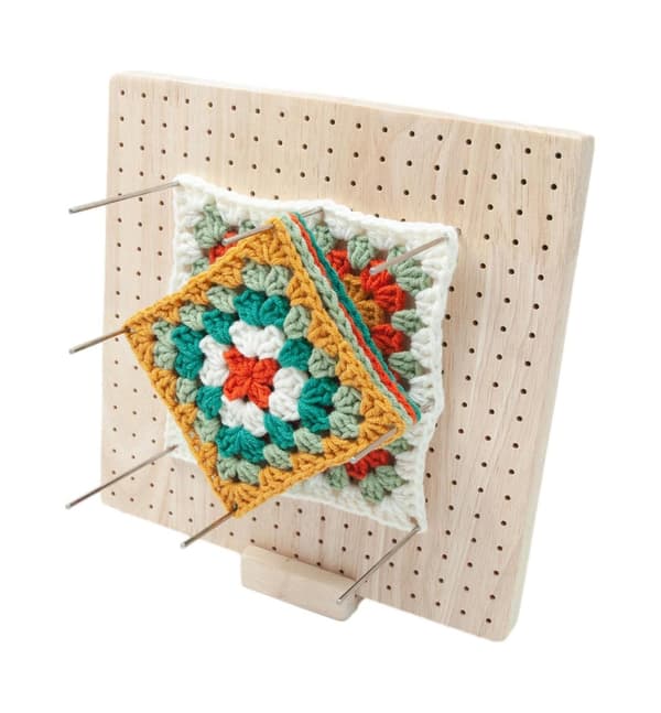 Lohkotusalusta / Virkkausalusta – Blocking board for Virkkaus