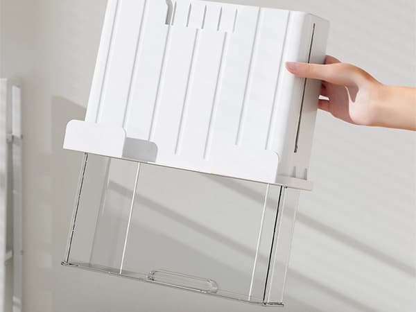 Utdragbar låda under skrivbord