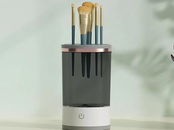 Meikkisiveltimien puhdistusasema USB