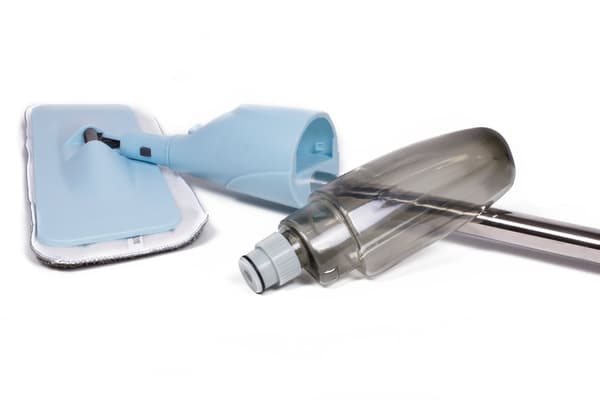 Mopp med sprayfunktion och mikrofiberduk