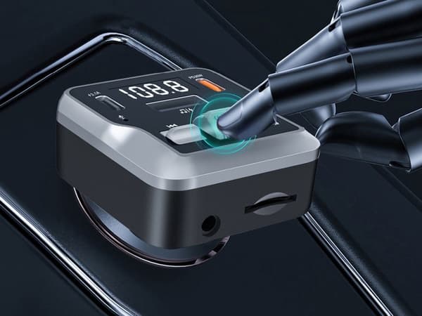 FM-lähetin Bluetooth 5.3 - Autoadapteri kahdella USB-C-liitännällä ja SD-korttipaikalla