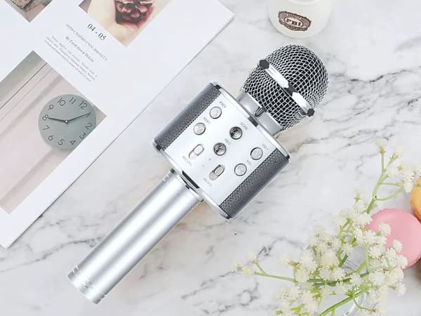 Langaton mikrofoni bluetooth karaoke-kaiutin pyöreä kotelolla eri tilat