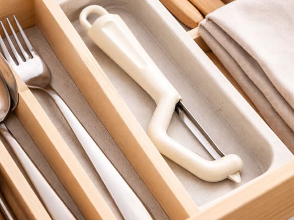 Grönsaksskalare dubbelblad ergonomisk
