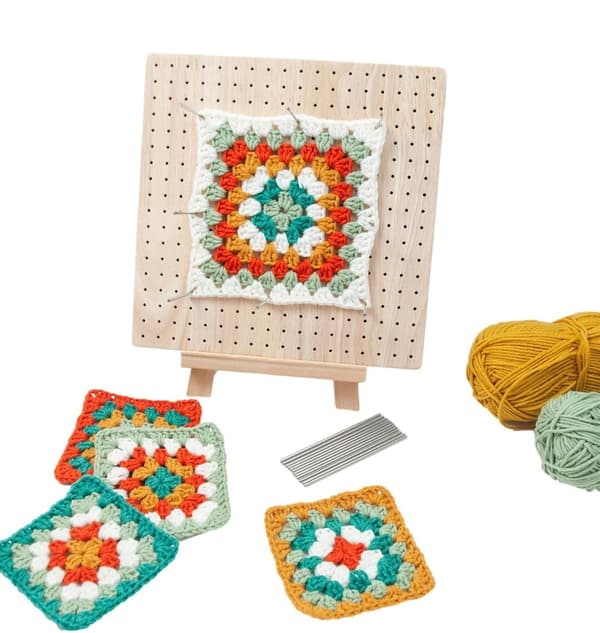 Lohkotusalusta / Virkkausalusta – Blocking board for Virkkaus