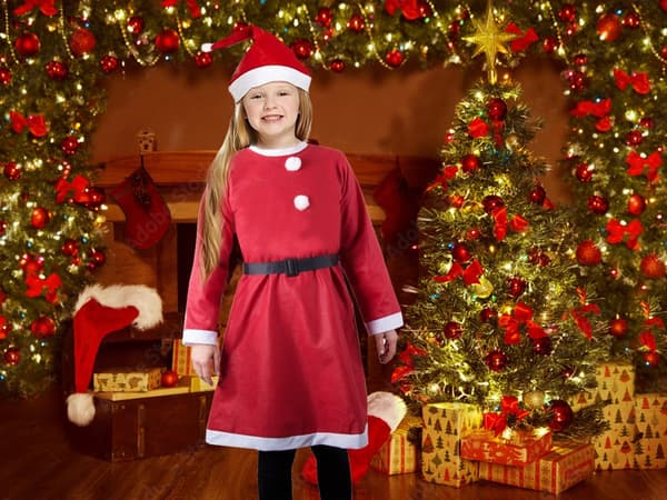 Julemandskostume til en pige med hat