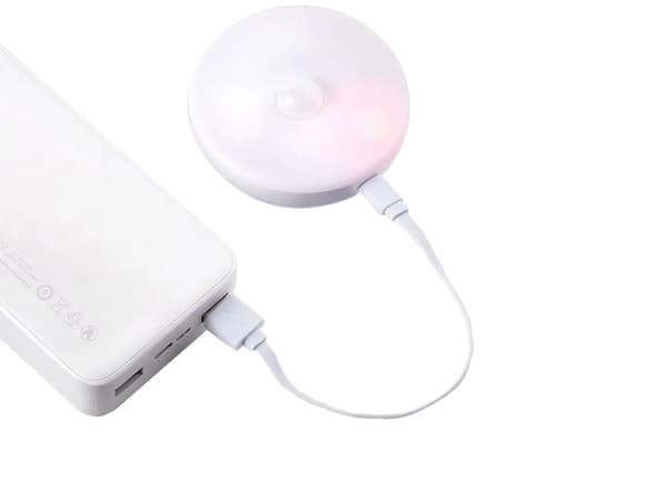 Selvklæbende LED-lampe med skumring-til-daggry bevægelsessensor natlampe til trapper