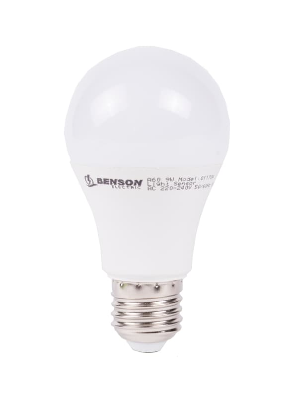 LED-lampa E27 A60 9 W + dagsljussensor varmvit