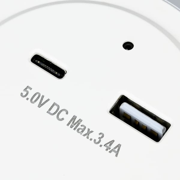 Yövalo USB-A- ja USB-C-liitännöillä ja sensorilla
