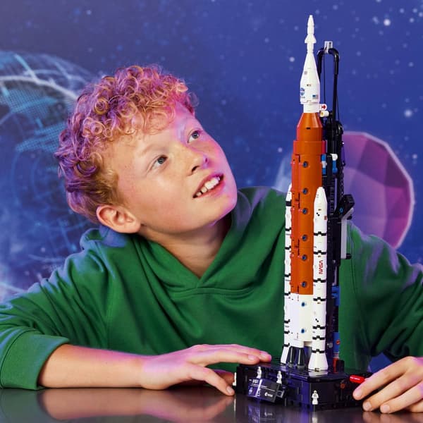 LEGO Technic NASA Artemis Space Launch System raket 42221
