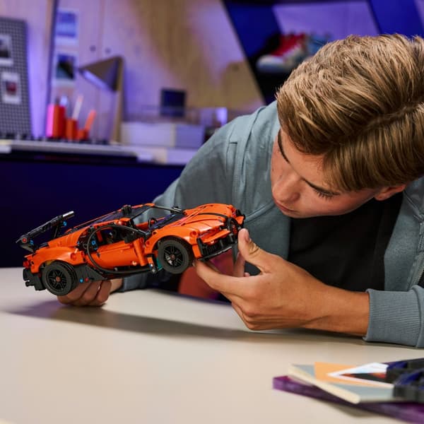 LEGO Technic Bugatti Chiron Pur Sport hyperbil 42222