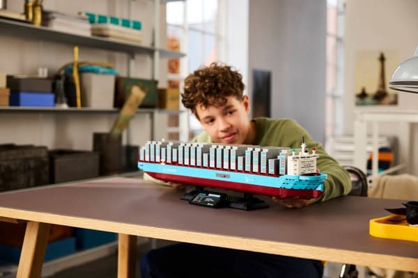LEGO Maersk containerfartyg med dubbla bränslesystem 40955