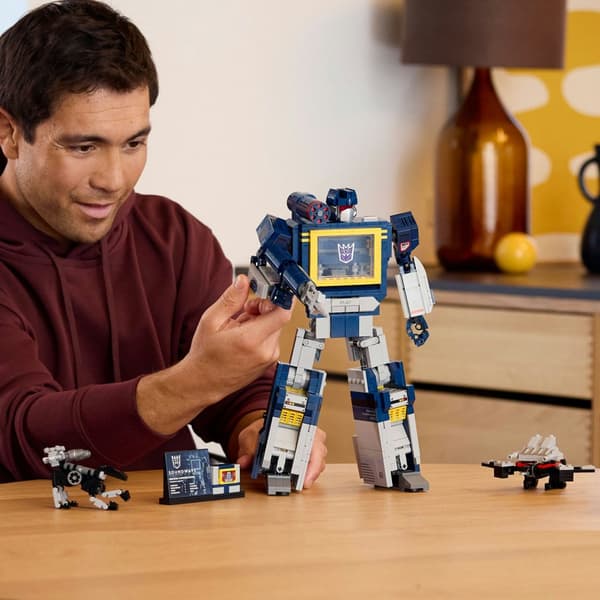 LEGO Icons Transformers Soundwave 10358