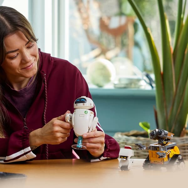 LEGO Disney WALL E och EVA 43279