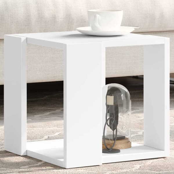 Soffbord vit 32x32x30 cm konstruerat trä