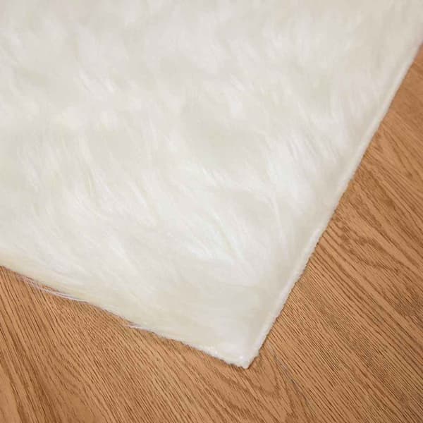 Fuskfäll matta TAFALLA Vit 240 x 340 cm Polyester