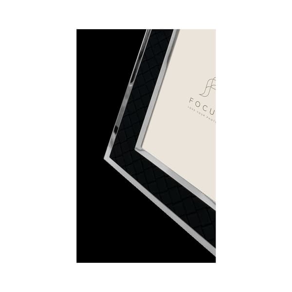 Focus Camellia Black 10x15
