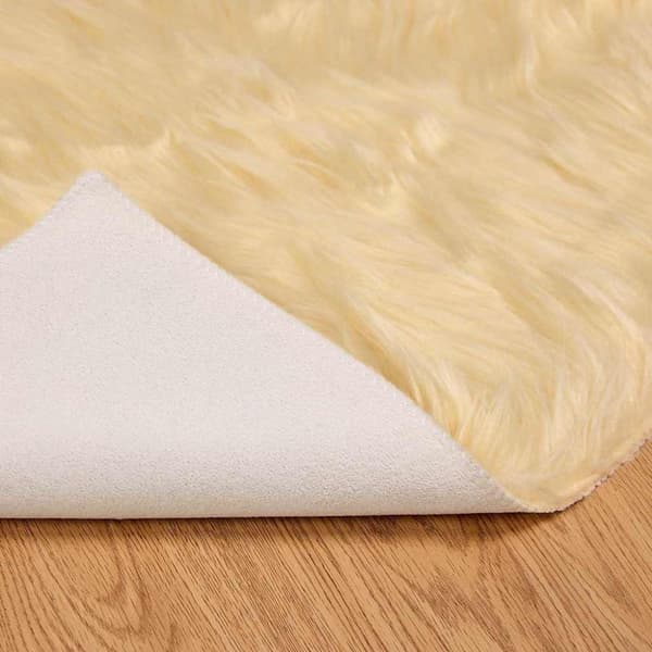 Fuskfäll matta TAFALLA Gräddvit 80 x 150 cm Polyester
