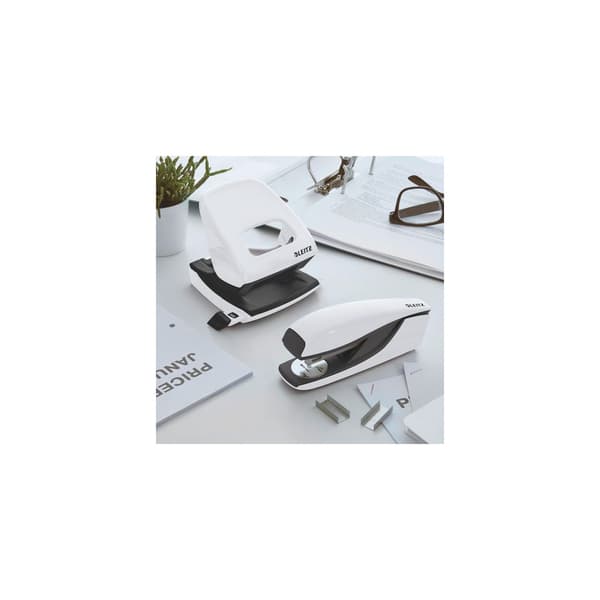 Häftapparat LEITZ WOW 5502 30ark pärlvit