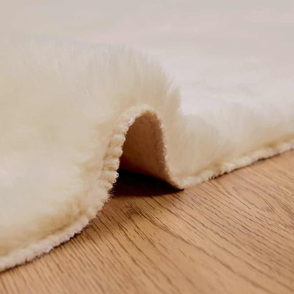Halkfri matta i konstgjord kaninfäll OLITE Gräddvit Polyester