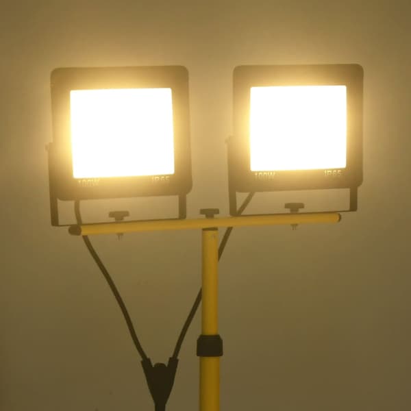 Strålkastare med stativ 2x100 W LED varmvit