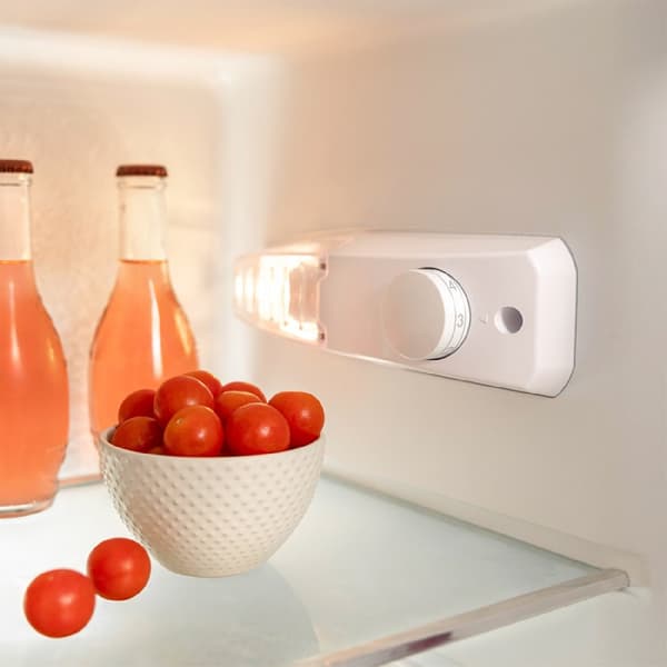 Cecotec 2D Origin Black mini retro refrigerator, class E, with 85L capacity, ICEBOX and LED inside.