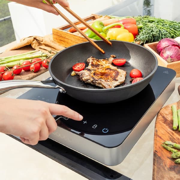 Cecotec Digital induction hob with safety glass, touch control and programmable.