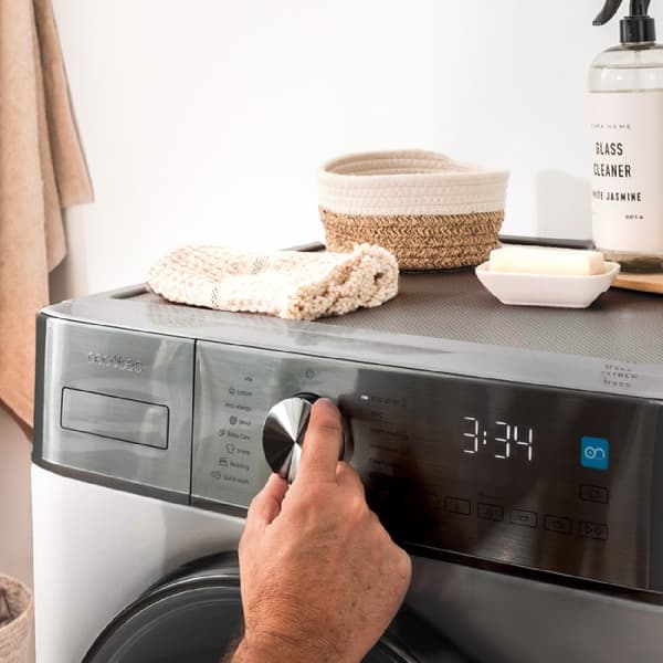 Cecotec 8-kg front-loading washing machine, 1400 rpm. 16 programmes, Inverter Plus motor, SteamMax, automatic load and XXL touch display. Class A.