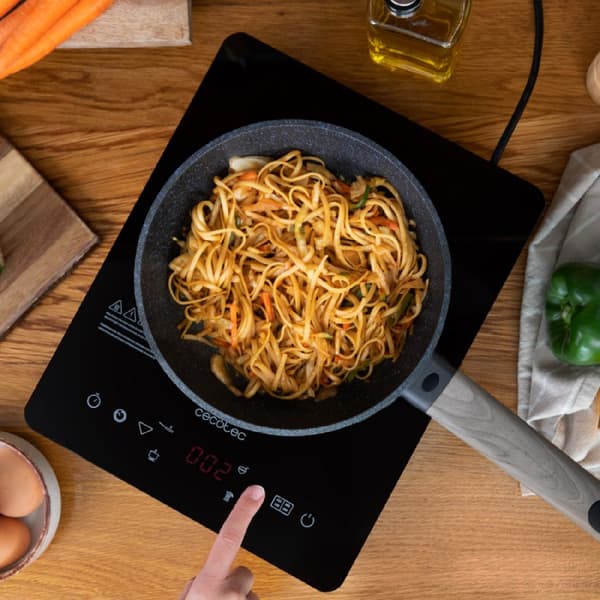 Cecotec Digital induction hob with safety glass, touch control and 24-hour programmable. Black colour.