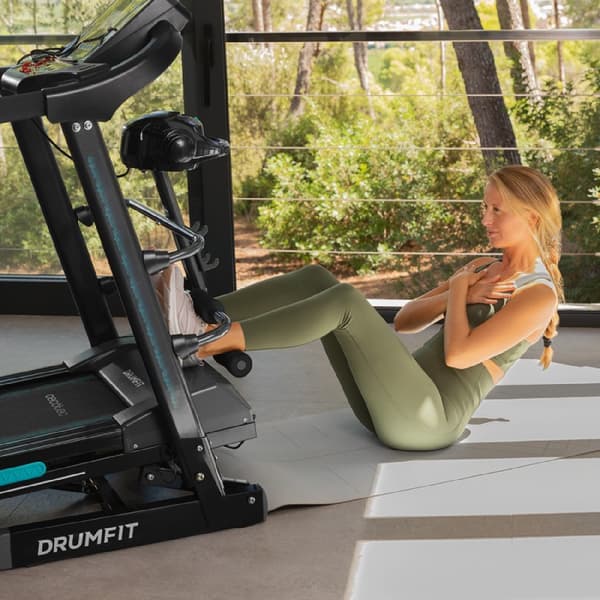 Cecotec Folding treadmill with a maximum power of 1 500 W. From 1 to 16 Km/h. 12 default programmes. 10-elastomer damping system. LCD control panel.
