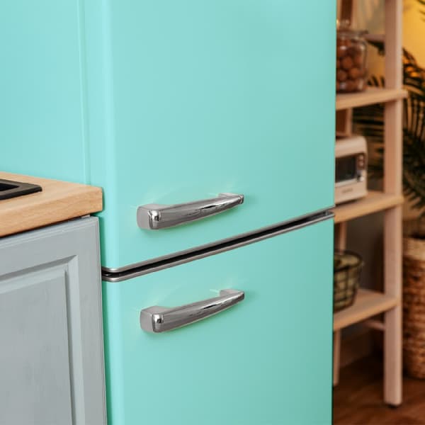 Cecotec Origin Green Retro Combi refrigerator, class E, with 300L capacity, LED inside and glass trays.