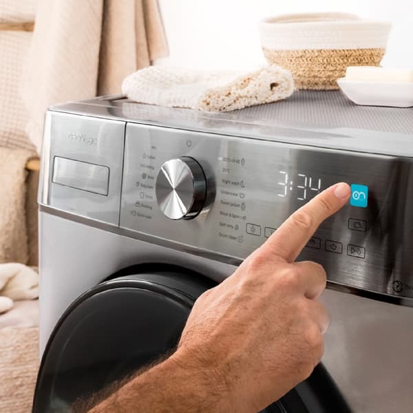 Cecotec 8-kg front-loading washing machine, 1400 rpm. 16 programmes, Inverter Plus motor, SteamMax, automatic load and XXL touch display. Class A.