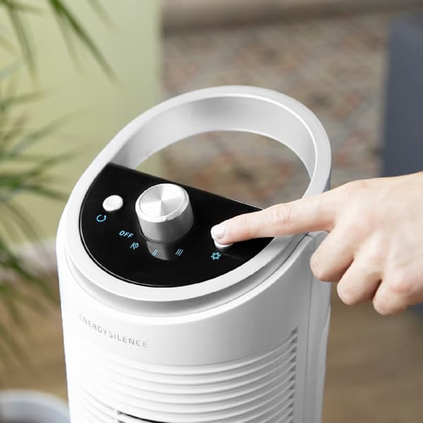 Cecotec Tower evaporative cooler, 2-litre capacity, 60 W and 3 speeds with oscillation function.