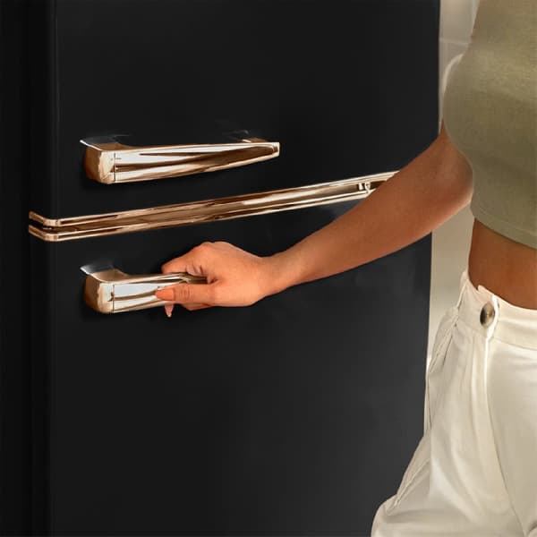 Cecotec 2D Origin Black mini retro refrigerator, class E, with 85L capacity, ICEBOX and LED inside.