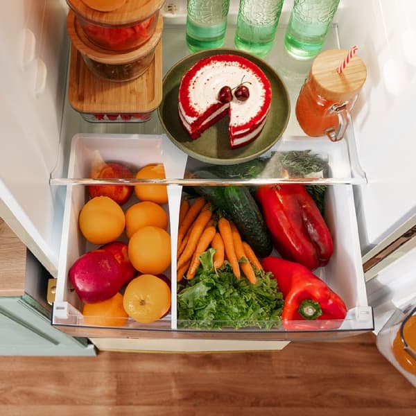 Cecotec Origin Beige Retro Combi refrigerator, class E, with 300L capacity, LED inside and glass trays.