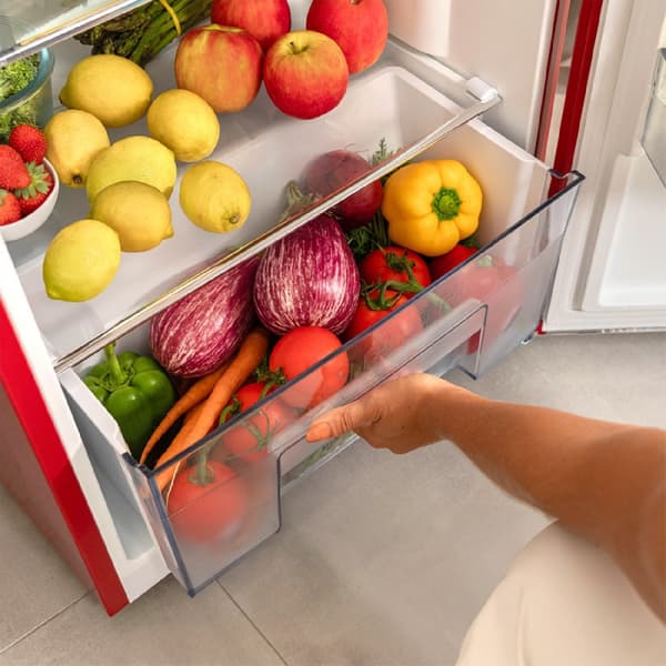 Cecotec 2D Origin Red mini retro refrigerator, class E, with 85L capacity, ICEBOX and LED inside.