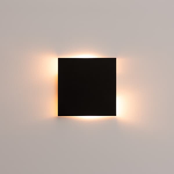 Vägglampa VANTA svart