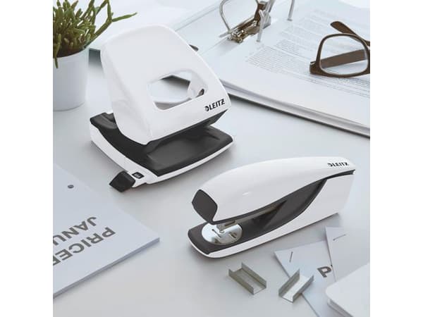 Häftapparat LEITZ WOW 5502 30ark pärlvit