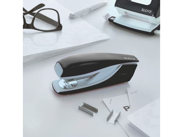 Häftapparat LEITZ WOW 5502 30ark svart